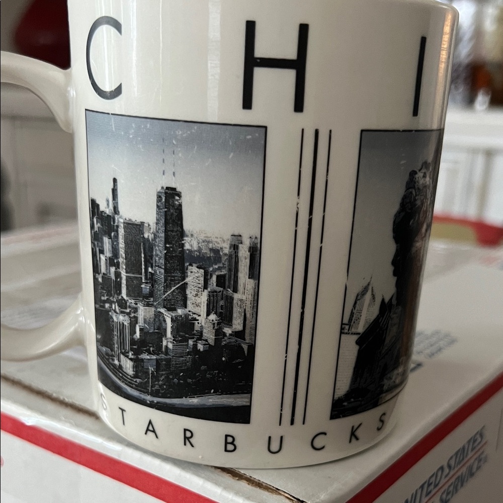 MUG/ Starbucks Chicago Skyline Mug - Black and White